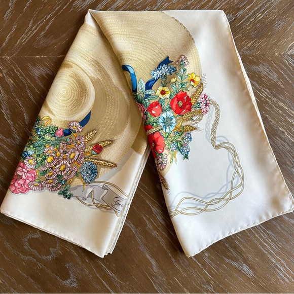 Authentic GUCCI Scarf - Picture 9 of 11